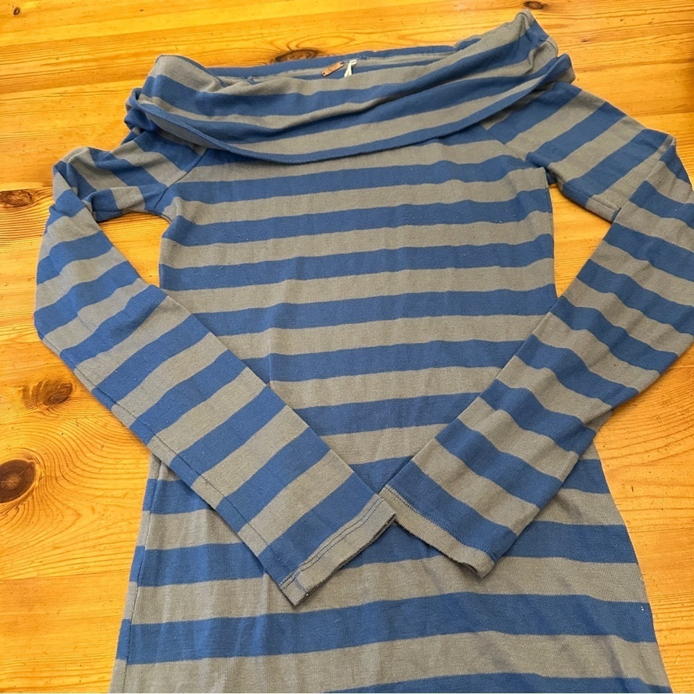 Poof Chic Off-Shoulder Blue and Gray striped fitted women L